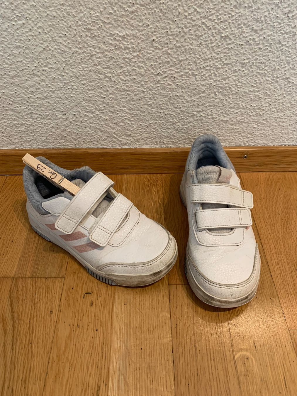 Adidas Scarpe per ragazzi: Sneaker Adidas Kinder Mädchen Gr.29 – Usato da Bülach venduto da engeli92