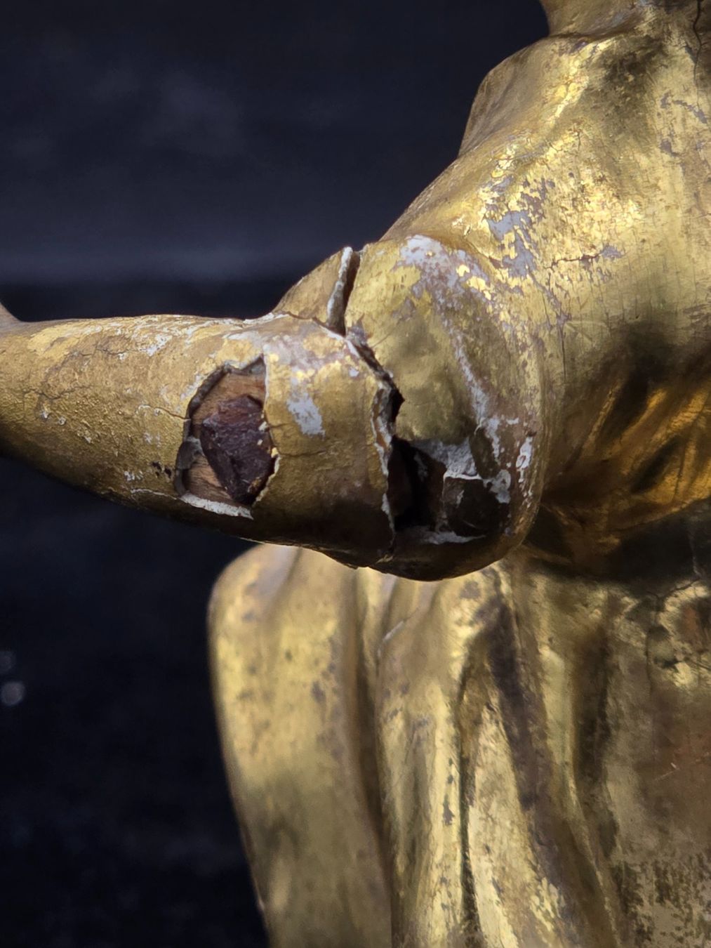 Sculture & Statue: Antiker Holzgeschnitzter Engel, vergoldet – Usato da Rorschacherberg venduto da snOOpydOg11 2