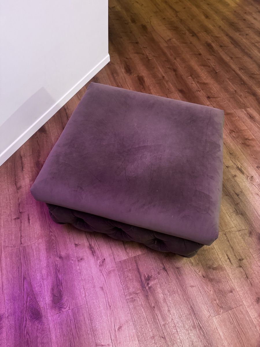 Divani: Elegantes Samt Sofa / inklusive Hocker – Usato da Effretikon venduto da MaisonNade 3