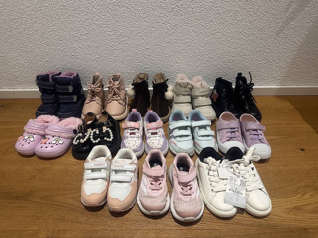 Scarpe per ragazze: Kinderschuhe Gr. 24/25 – Usato da Romanshorn venduto da SNSF12