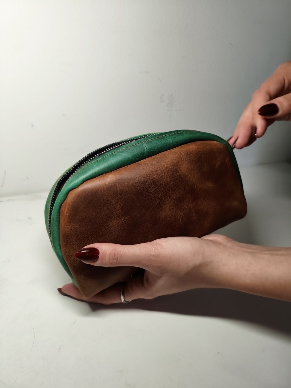 Altro in Scrittura & Disegno: Handgefertigte Ledertasche, einzigartig, Top Zustand! – Nuovo e nell'imballaggio originale da Effretikon venduto da Furky 2