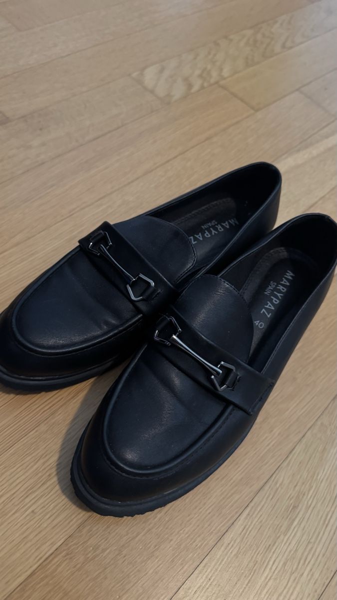 Damenschuhe: Marypaz Black Loafers - Size 39 - Stylish Autumn Shoes – Gebraucht aus Glattpark (Opfikon) von desidoe_