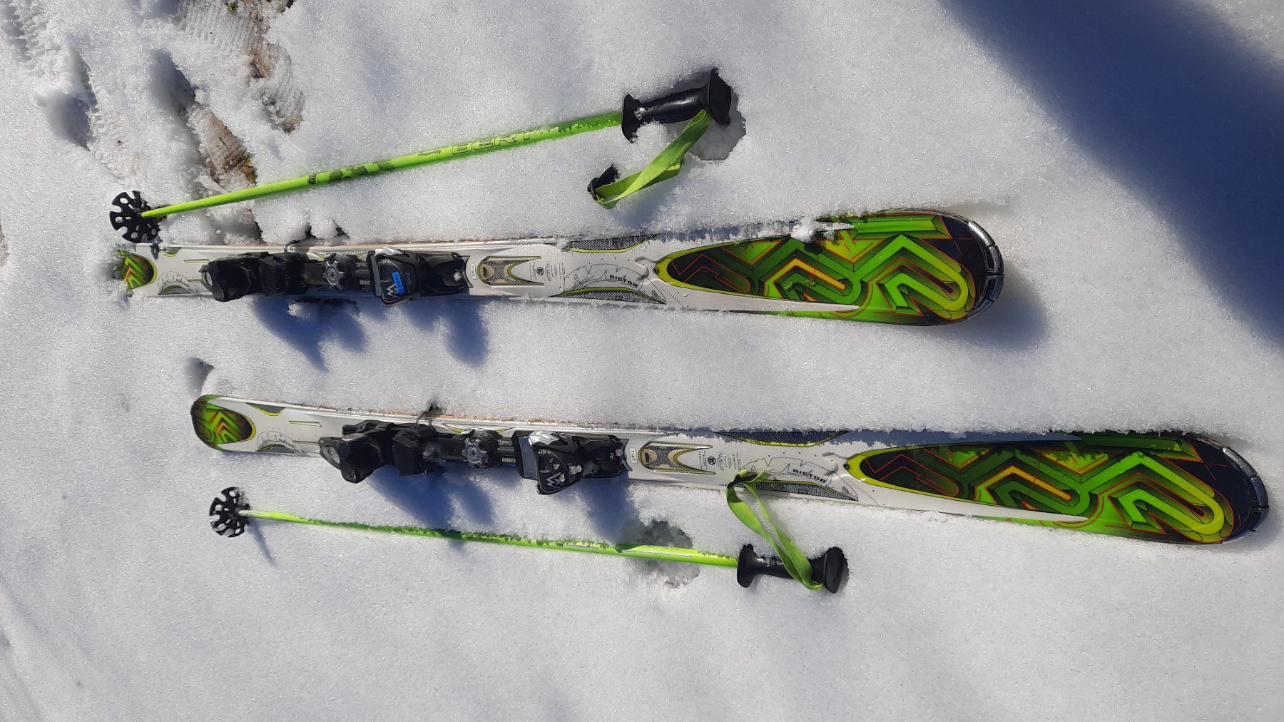 K2 Sci: Ski K2 carving, inkl. Bindung, 165cm – Usato da Herrliberg venduto da AlexandraBopp