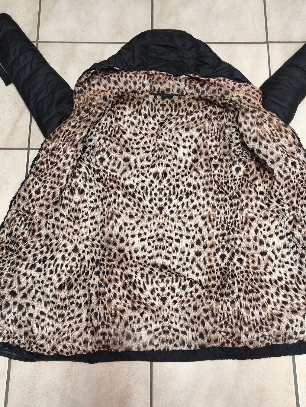 Mäntel: Schwarze Stepp Jacke Grösse M – Neu (gemäss Beschreibung) aus Emmetten von SecondhandSiska 4