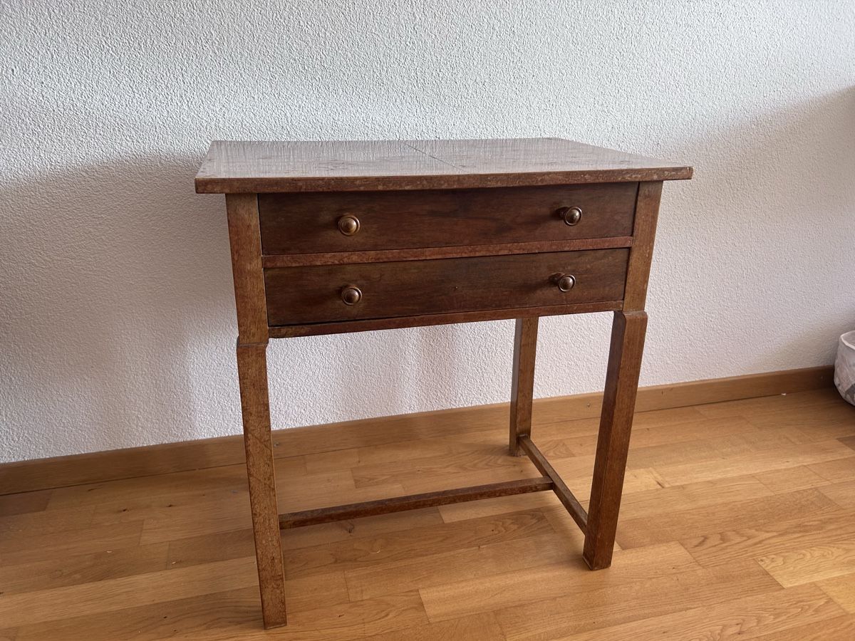 Tavoli: Vintage Beistelltisch mit Schubladen – Usato da Bern venduto da AsiaZ