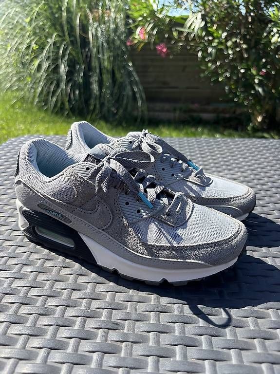 Nike Damenschuhe: Nike Air Max 90 Wolf 38.5 – Gebraucht aus Perroy von barballalla