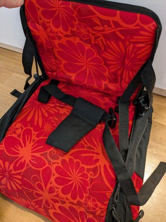 Kleinkind Stuhlerhöhung / Sitz + integrierte (Wickel-)Tasche