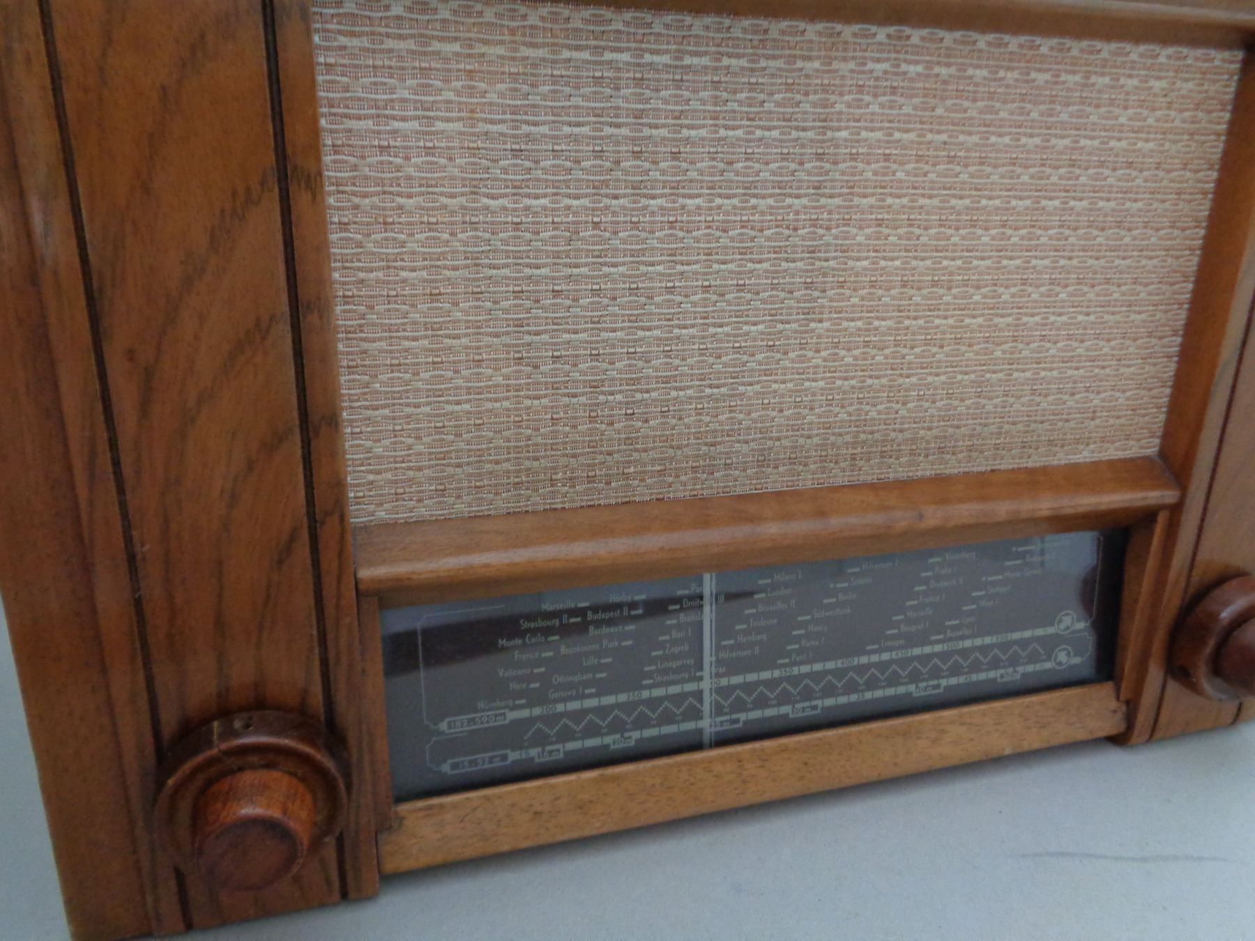 Philips Radios: Alter Philips Röhrenradio 561 A2 ca.1945 – Gebraucht aus Chur von omonia 1