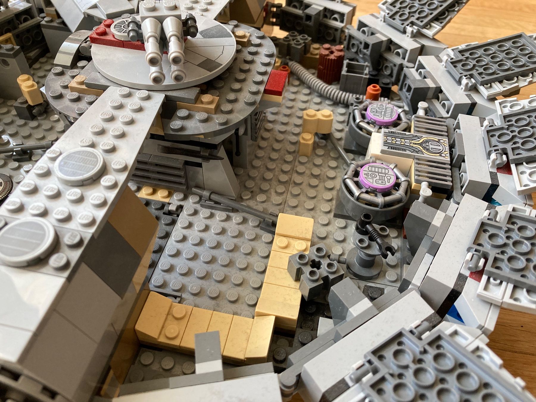 Lego Spielzeuge: LEGO STAR WARS Set 75105 Millennium Falcon – Gebraucht aus Nürensdorf von salut 4