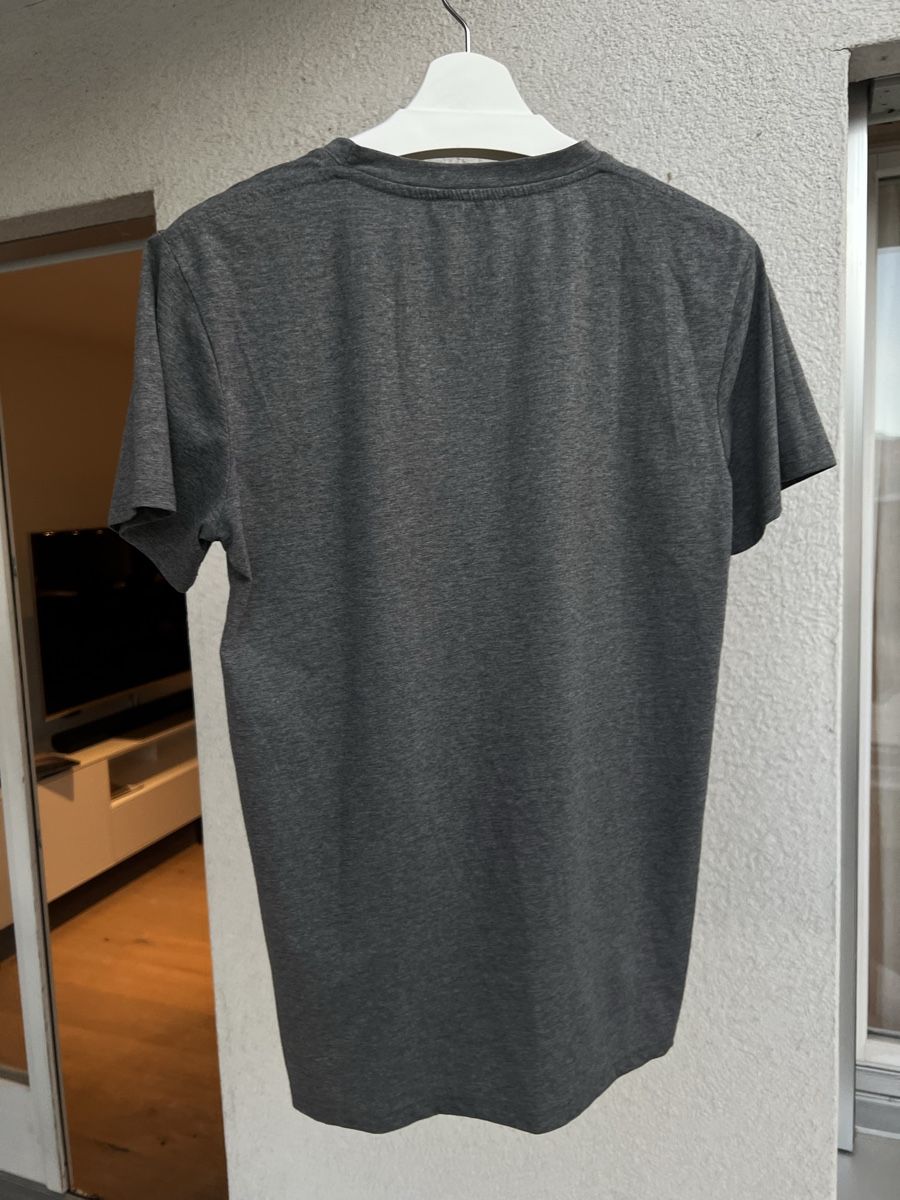 Balmain T-shirt: Balmain T-Shirt Grau – Usato da Schwyz venduto da Odyssey30 1