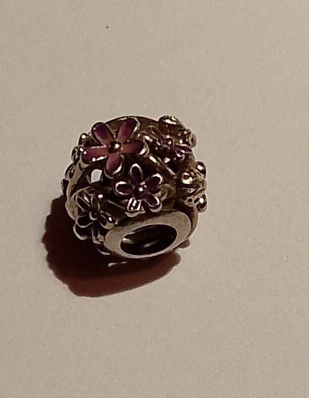 Pandora Anhänger: Pandora Charm  Blumen Emaille violett  – Gebraucht aus Therwil von col_m6rx 2