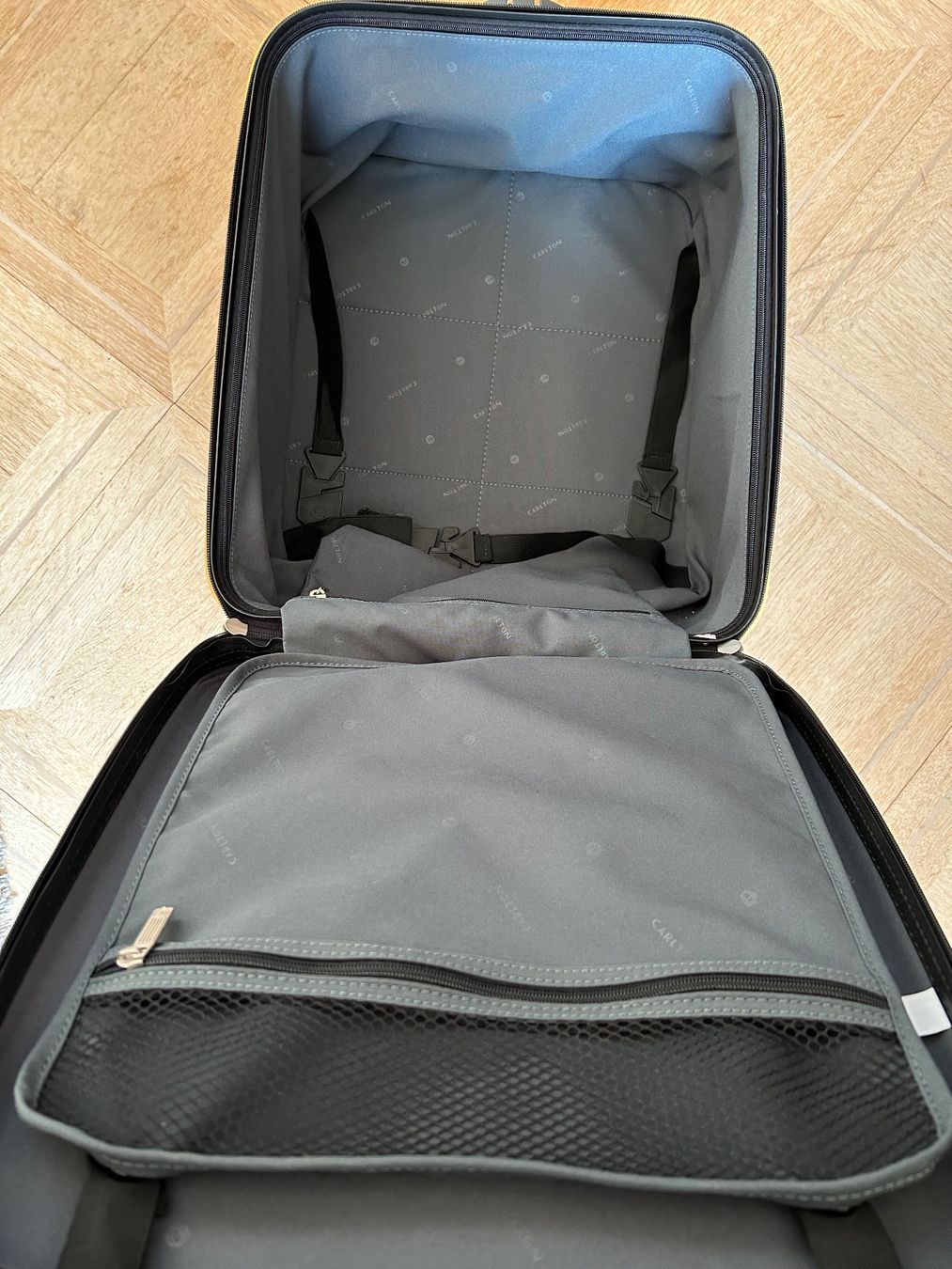 Valigie: Robuster Reisekoffer Carlton gelb, gebraucht – Usato da Emmen venduto da Carbru 2