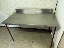 Edelstahl Arbeitstisch mit Aufkantung Tisch Metall
