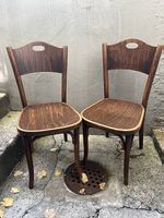 zwei gut erhaltene Thonet Bistro- / Beizenstühle
