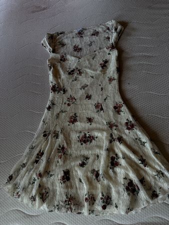 Bershka Sommerkleid Blumenmuster Spitze Gr. M/38 Neuwertig