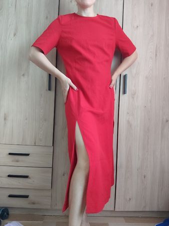 Elegant Red Midi Dress with Slits M-L