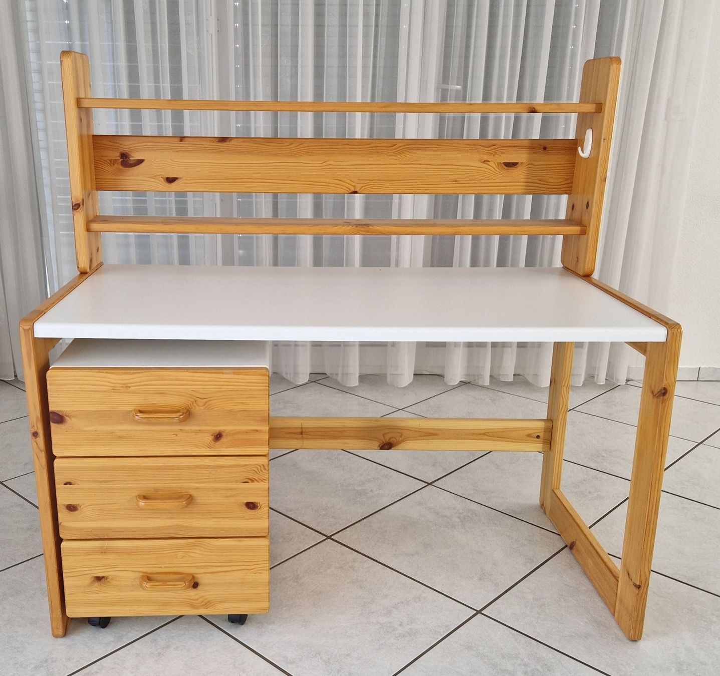 Scrivanie: Pult Holz mit Schubladen 125 cm breit – Usato da Wängi venduto da Falcan