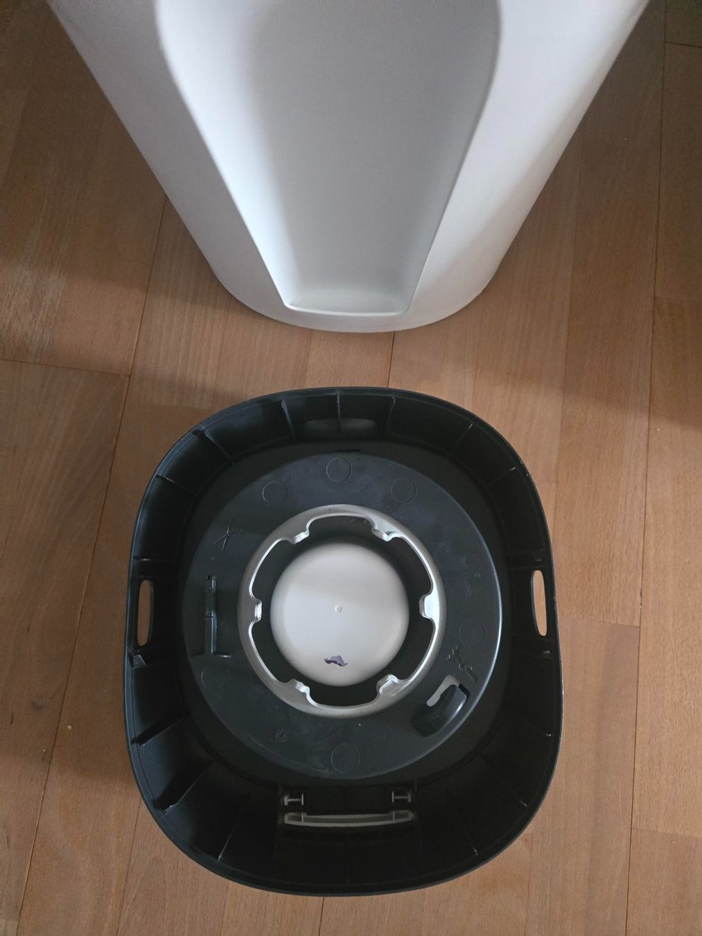 Tommee Tippee Abfalleimer: Windeleimer Tommee Tippee Sangenic weiss neuwertig – Gebraucht aus Pratteln von jan_pg6x 2