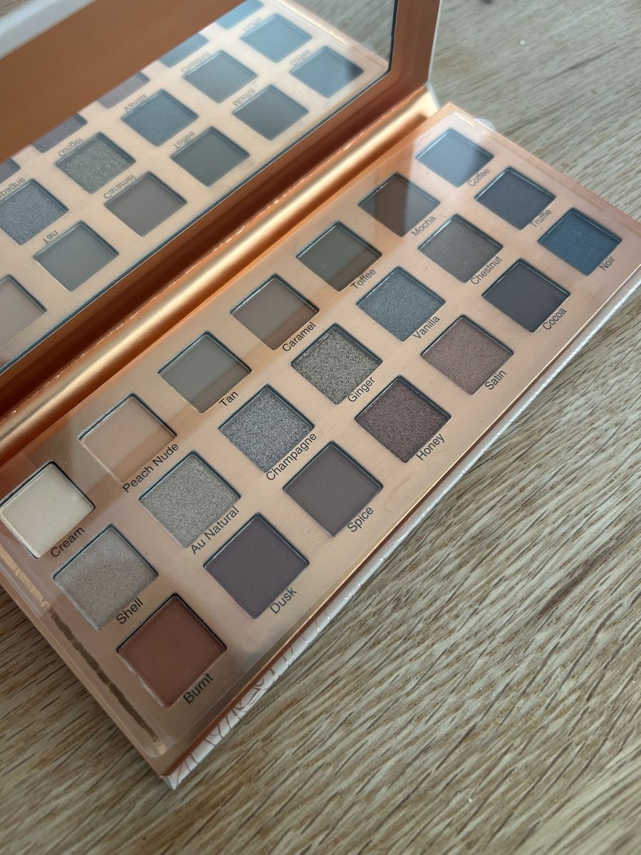 Make-up: Lidschattenpalette Bare Essentials – Neu und originalverpackt aus Kloten von raf_6nbr 1