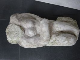 Weisse Steinfigur Akt Skulptur / CH-Kunst