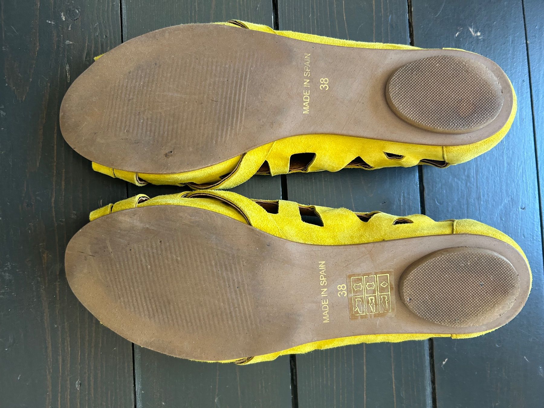 La Garçonne Scarpe da donna: La Garçonne ballerine jaune taille 38 – Usato da Bern venduto da CarolineSey 1