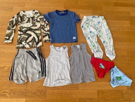Knaben Kleiderpaket Gr 110/116, inkl Adidas Shirt Shorts