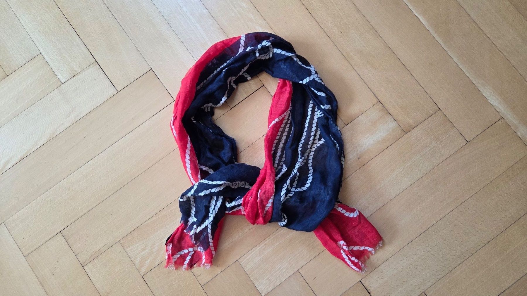 Tommy Hilfiger Foulard & Sciarpe: Echarpe Tommy Hilfiger – Usato da Estavayer-le-Lac venduto da claudeXI 2