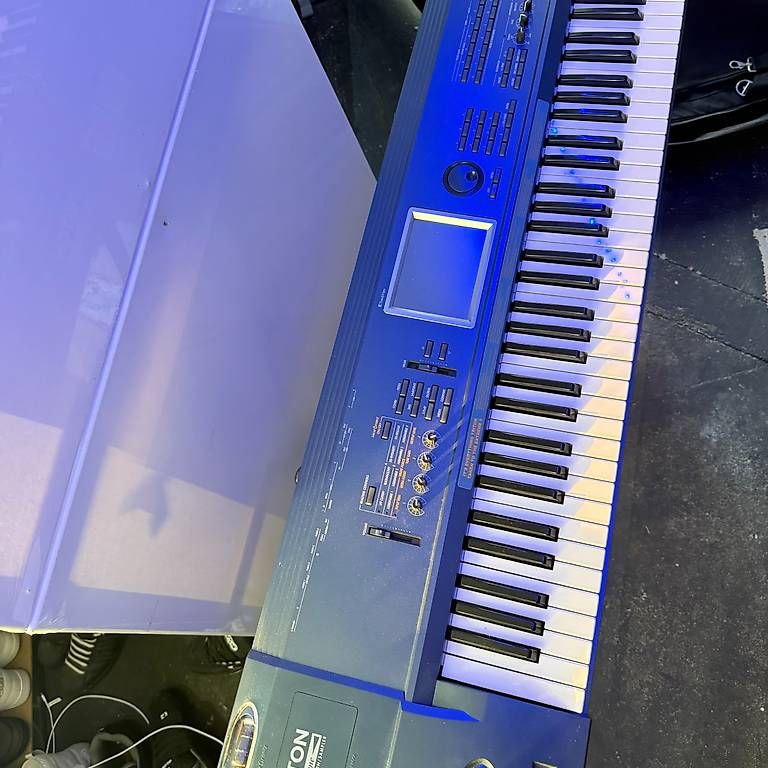 Korg Strumenti musicali: KORG Triton Extreme 76 | Ständer | Pedale | Softcase | Kabel – Usato da balzers venduto da ..m 3