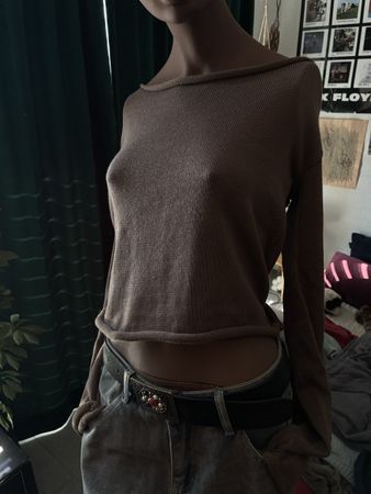 Brauner Pulli