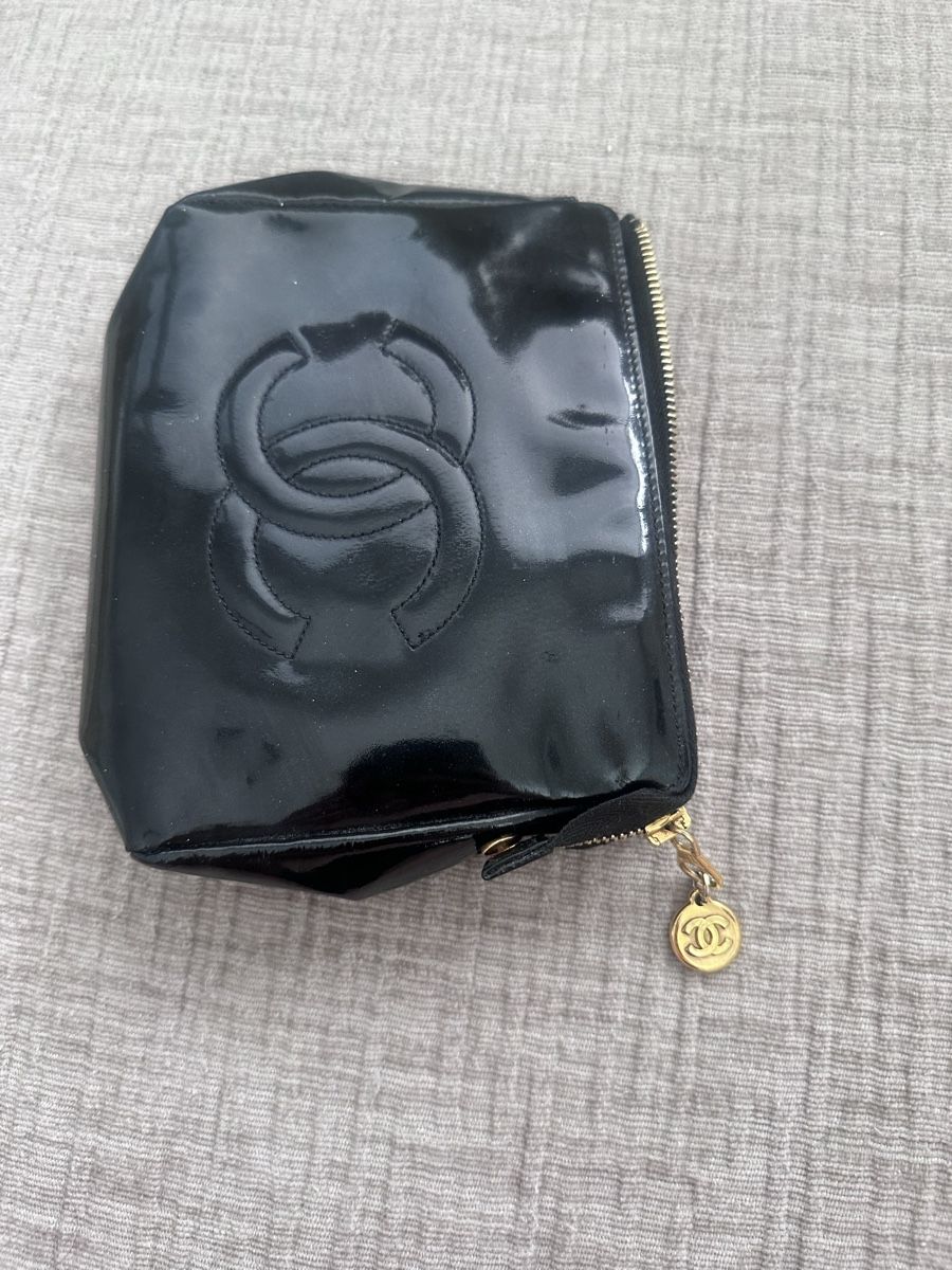 Chanel Custodie per cosmetici: Chanel Kosmetiktasche Lackleder vintage – Usato da Zürich venduto da millaiana 2