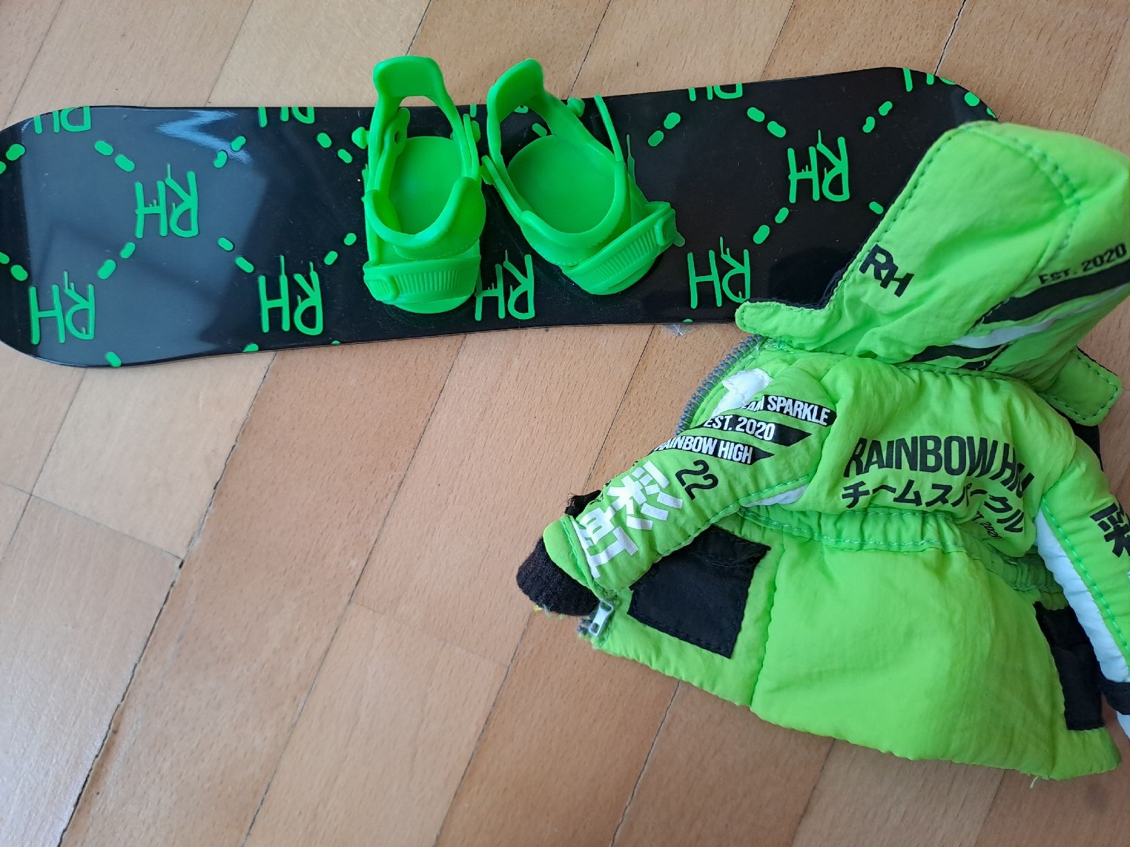 Puppen: Rainbow High Doll limegrün – Gebraucht aus Zürich von Mnd 1