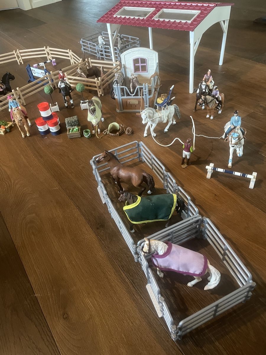 Schleich Jouets: Grosse Schleich Pferdesammlung – D'occasion à Meiringen par Maersk 1
