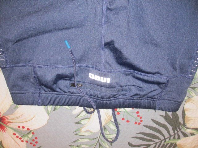 Kleiderpakete: Radhose und ein T-Shirt. – Gebraucht aus Ehrendingen von spanky11 1