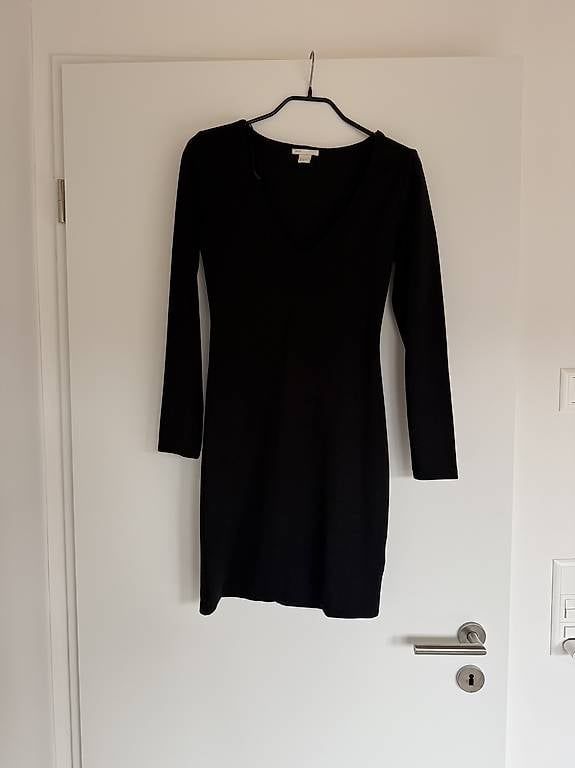 Vestiti: Kleid H&M Schwarz tailliert 38  – Usato da Buchberg venduto da the_w8gy