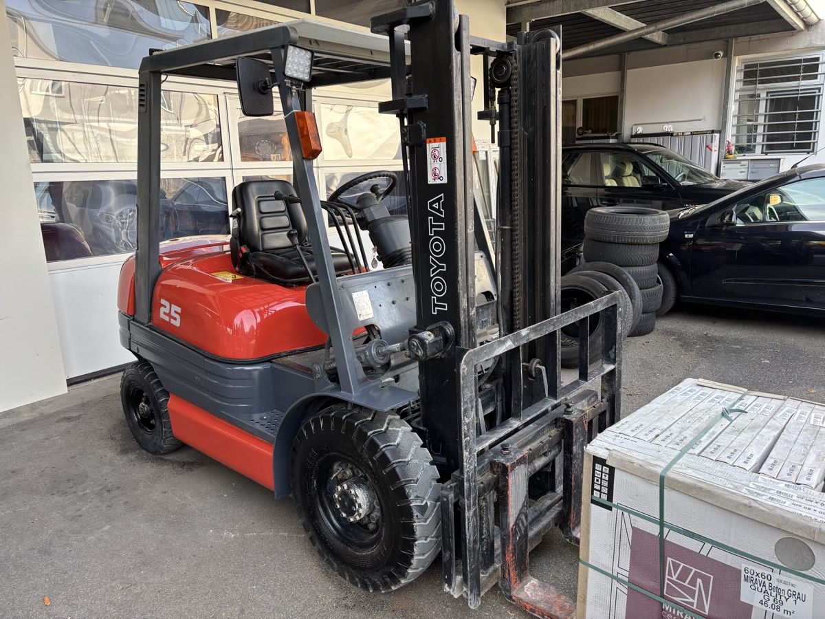 Toyota Carrelli elevatori e a forche: Stapler Toyota – Usato da Eschenbach SG venduto da Vili8 3