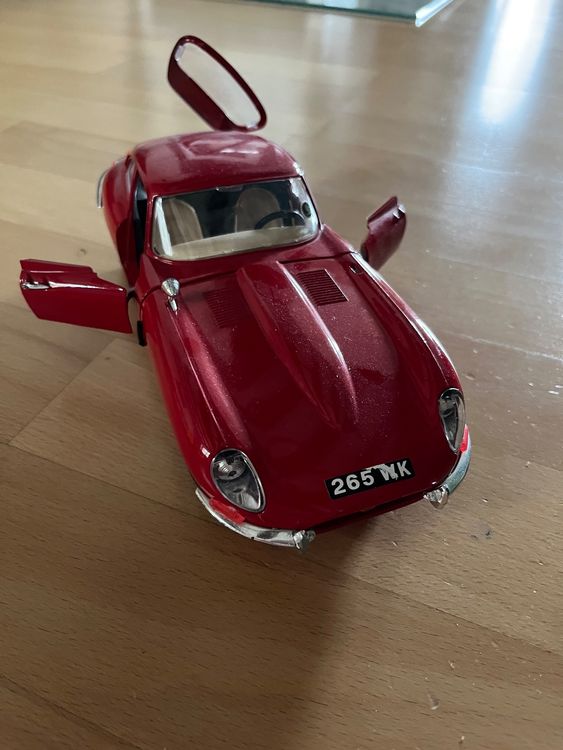 VOITURE KIRK JAGUAR TYPE E ROUGE AVEC HARD TOP 1:43 MADE IN