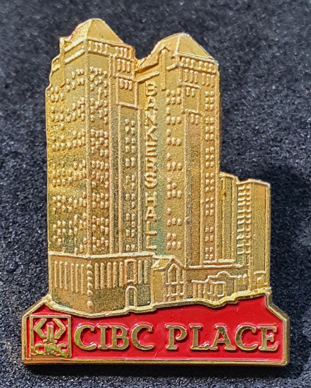 Placchette & Badge: U694 - Goldiger Pin CIBC Place Building – Usato da Reinach BL venduto da Boston-Verkauf