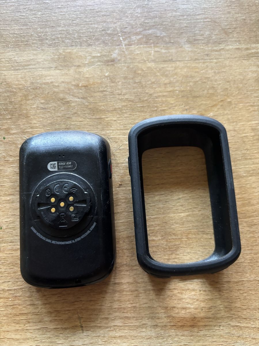 Garmin Ordinateurs & app. de mesure: Garmin Edge 830 inkl. Schutzhülle – D'occasion à Oberglatt ZH par Bensch_8154 1