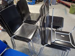 Stapelstühle 17 Stk. schwarz, Metallgestell gebraucht