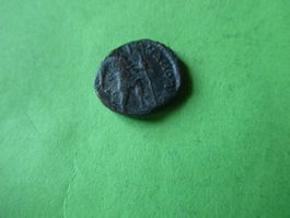 uralte Bronzemünze 13 mm     1.82 g