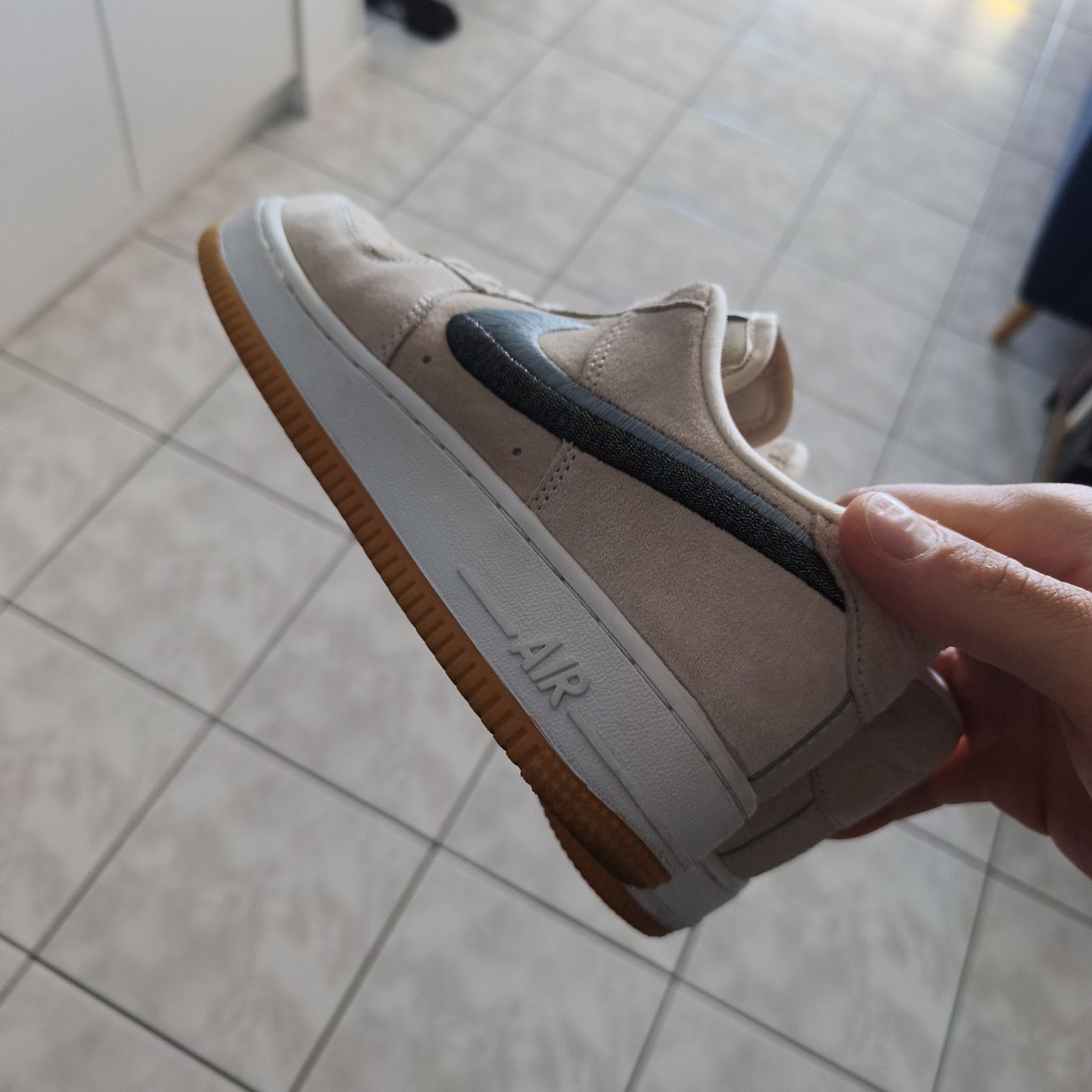 Damenschuhe: Baskets Nike Air Force 1 beige 38 – Neu (gemäss Beschreibung) aus Neuchâtel von yba_9xgy 1