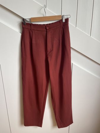 Hose - Bundfalten / Karottenhose, Gr.M / w. Neu