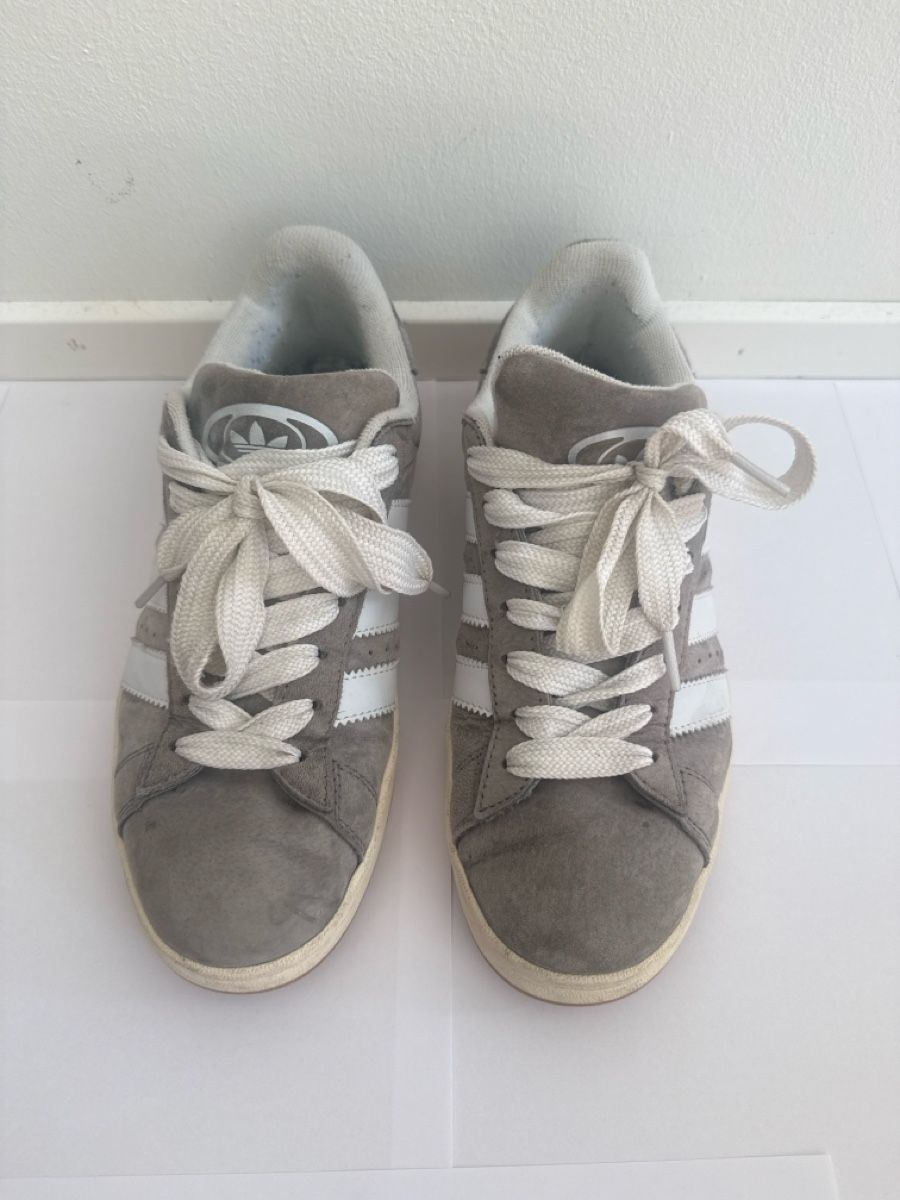 Adidas Chaussures hommes: Graue Adidas Campus – D'occasion à St. Niklausen LU par car_2562