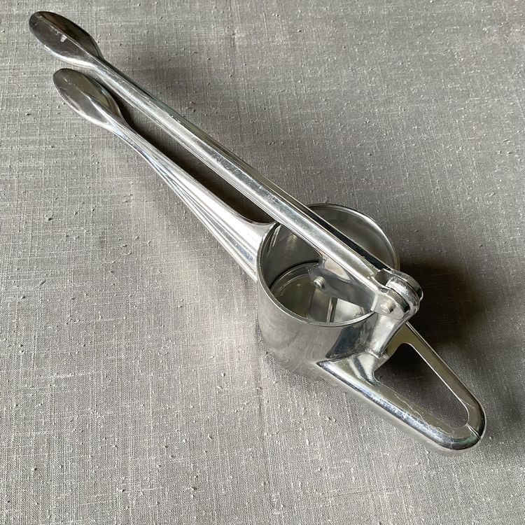 KULL »Spätzlepresse«, Aluminium, Spülmschinenfest, LAVENDEL (B-Ware / Restposten)