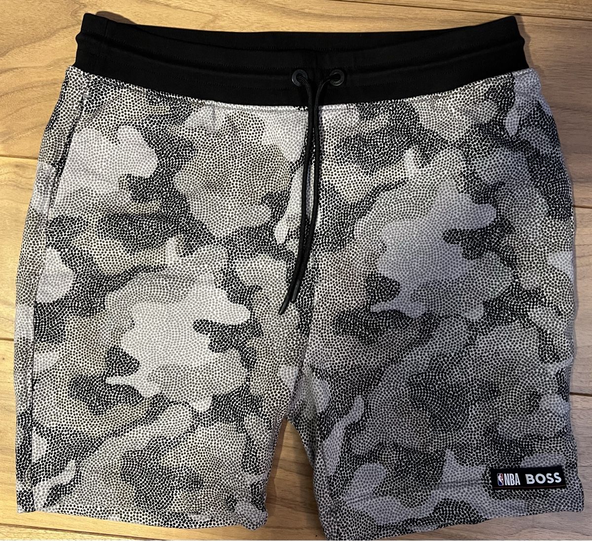 Pantaloni: HUGO BOSS x NBA LIMITED EDITION COLLAB – Nuovo (secondo la descrizione) da Kilchberg ZH venduto da adycalin