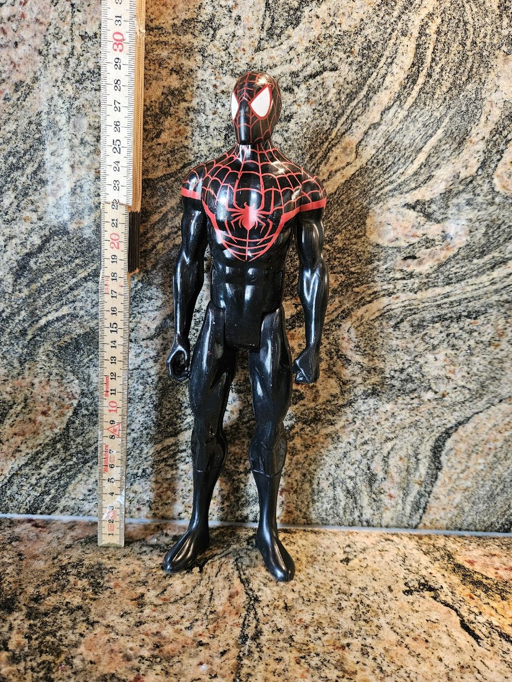 Hasbro Statuette: Marvel Spider-Man Figur, ca. 30cm, Marvel Hasbro – Usato da Oberdorf BL venduto da BaldenEagle 2