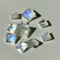 Lot Regenbogen Mondstein, 10 Stück, 9.35 Karat, Indien