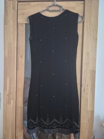 Schwarzes Samtkleid mit Perlenstickerei, festlich, Gr. 34-36