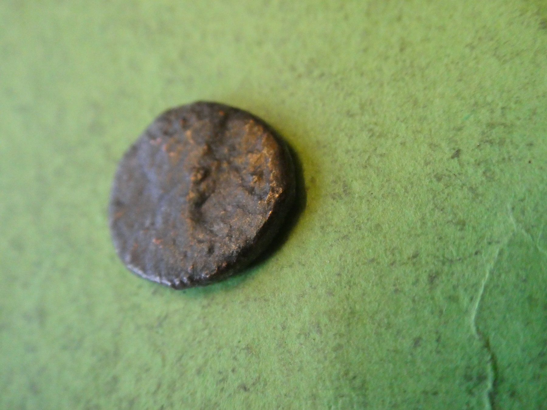 Tutti le monete: uralte Bronzemünze 13 mm     1.47 g – Usato da Hinterforst venduto da Rohusri 1