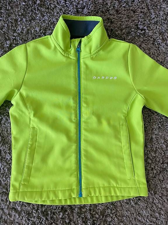 Jacken & Mäntel: Dare2B Softshelljacke Gr. 116 Limette / grün Unisex Top – Gebraucht aus Glarus von Iroccinha 1